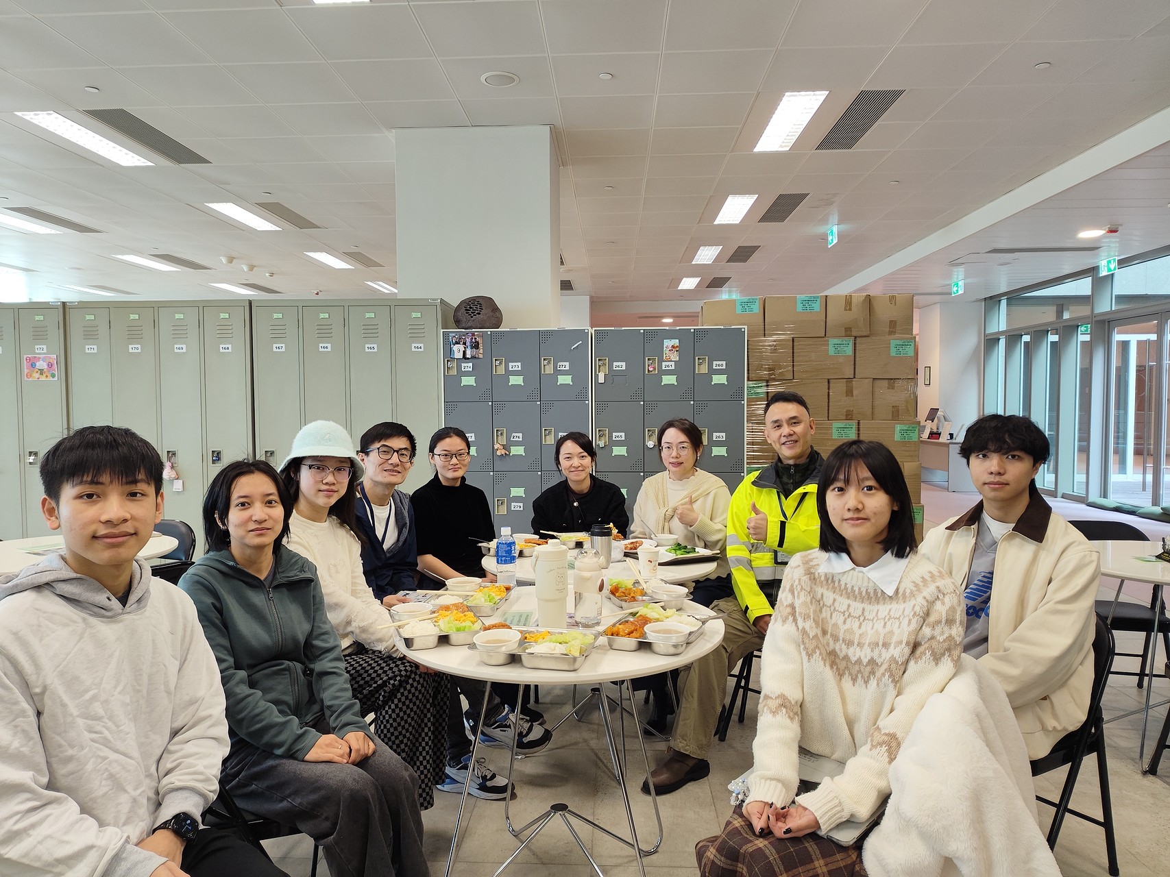 ▲北京協和醫學院護理學院三名交換生與本院師生會面交流